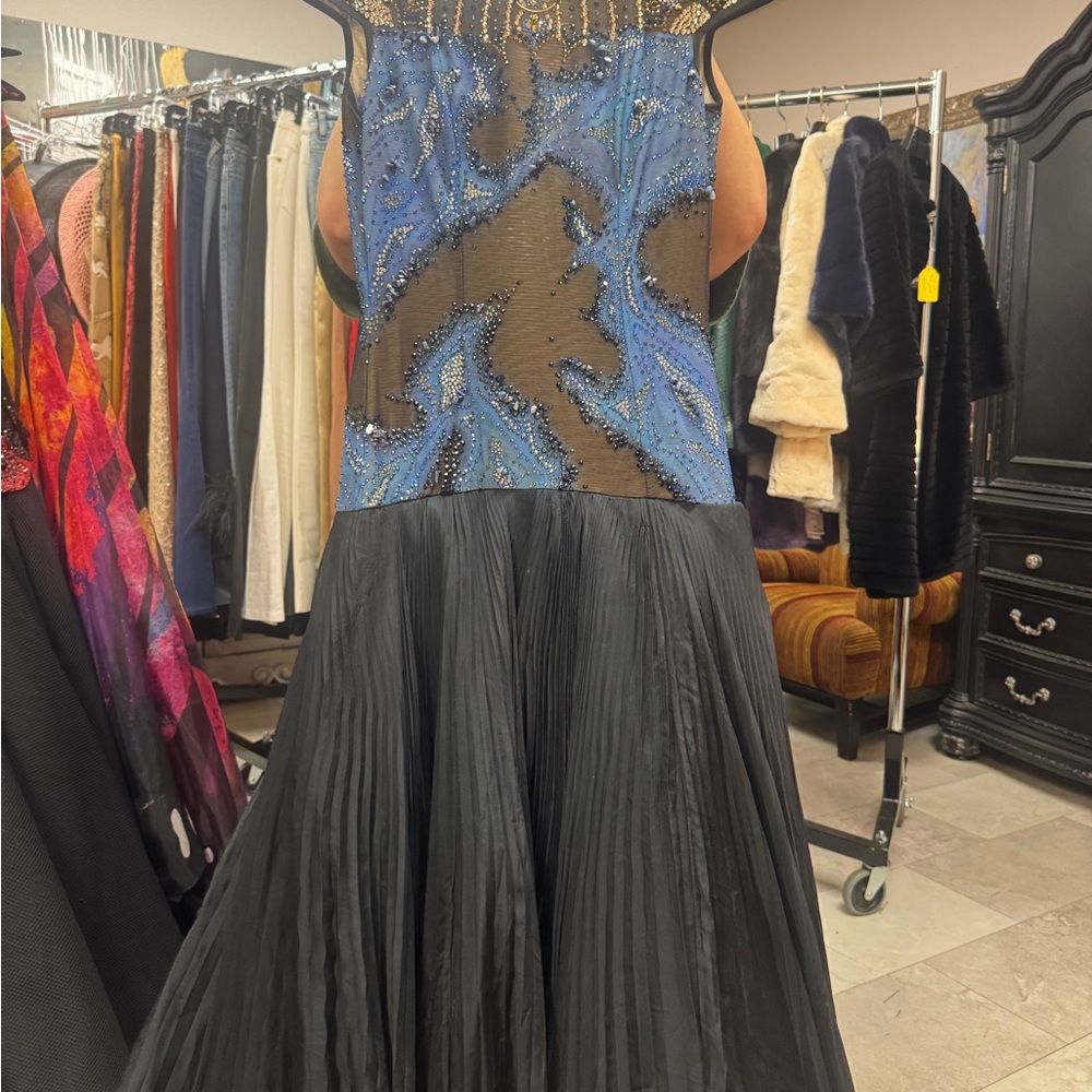 Neiman Marcus Blue and Gray Halter Gown Sleeveless Cocktail Dress